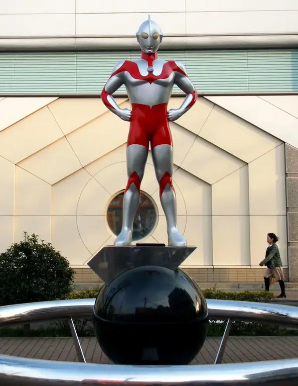 Patung Ultraman di Jepang