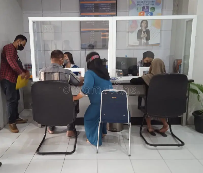 Pelanggan senang di Bank BRI