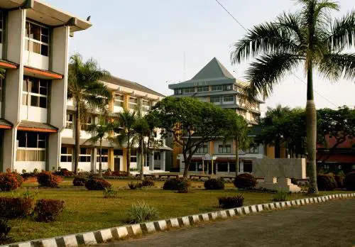 Gedung perkantoran modern di Bandar Lampung