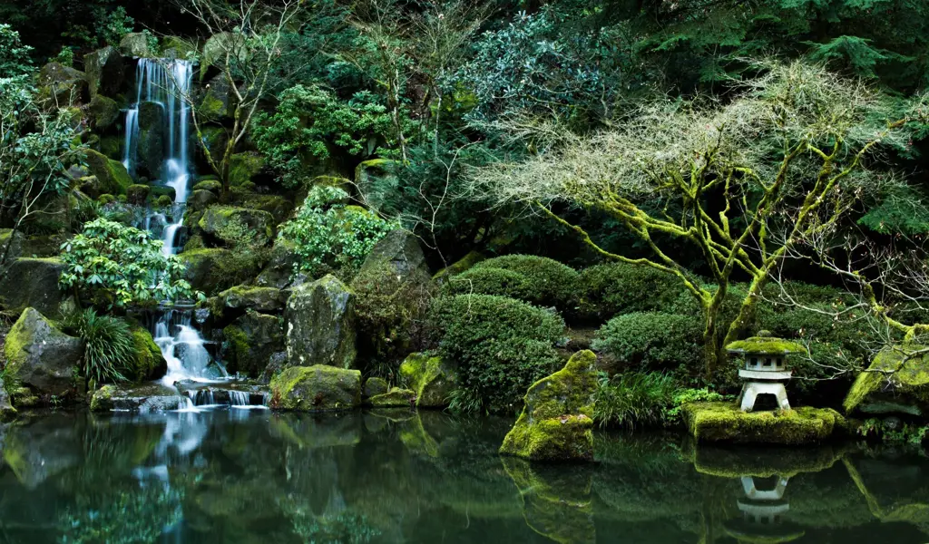 Gambar pemandangan hijau di Jepang