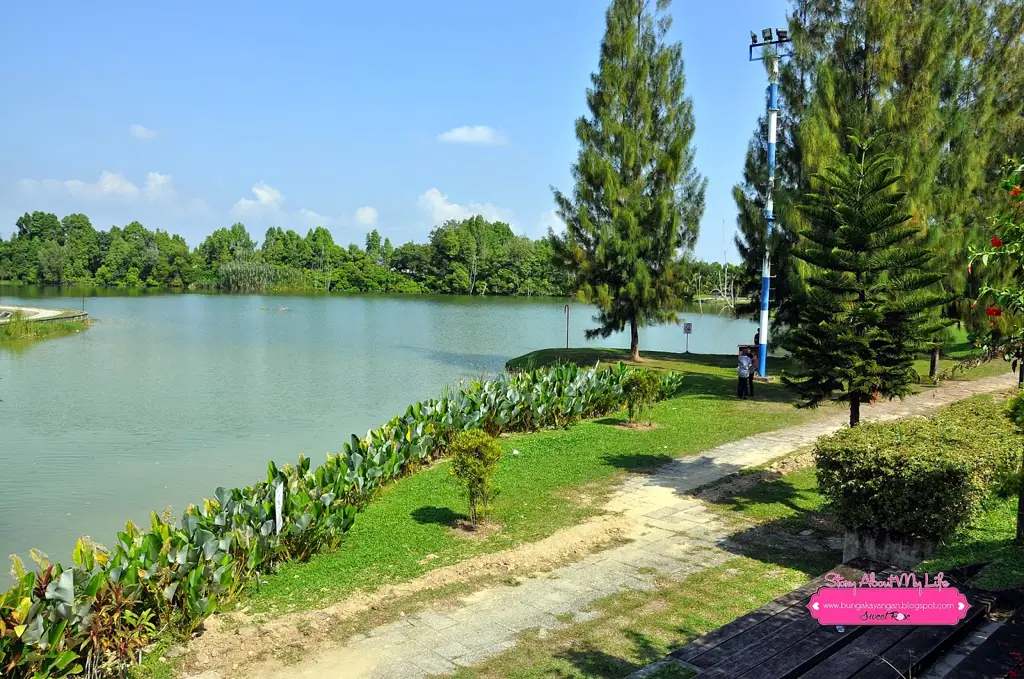 Danau buatan yang indah di Bandar Eco Park