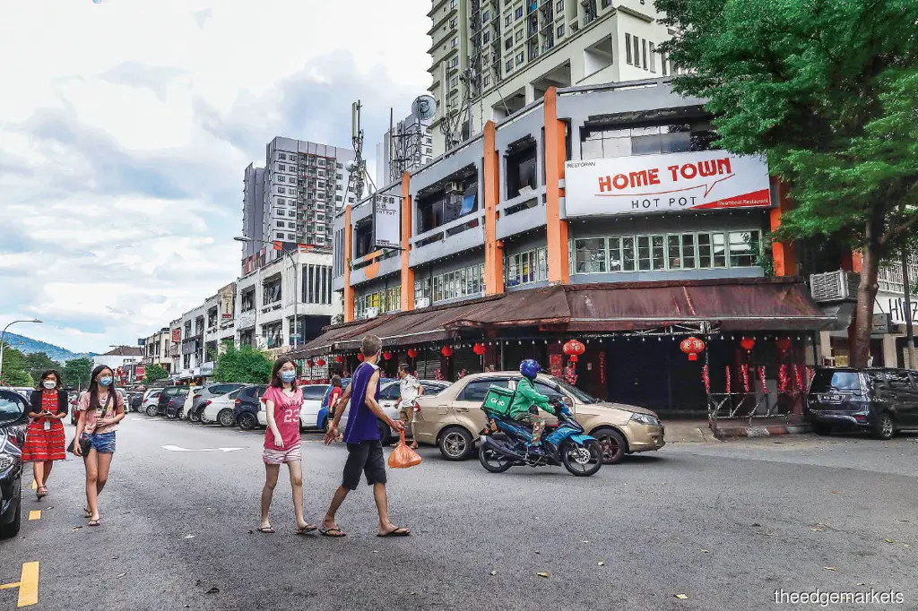 Foto pemandangan jalan Bandar Purus