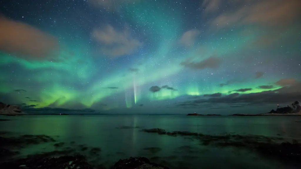 Langit malam yang indah dihiasi bintang-bintang gemerlap.