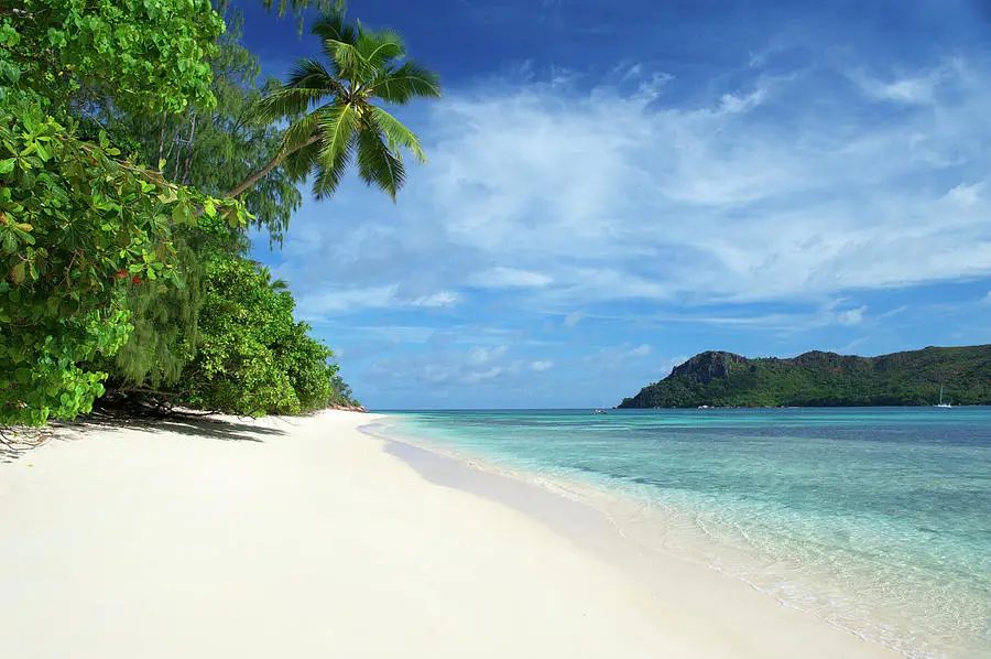 Pemandangan indah di Pulau tempat drama Island berlangsung