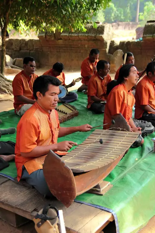 Penampilan musik tradisional Kamboja