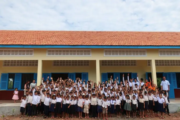 Anak-anak sekolah Kamboja