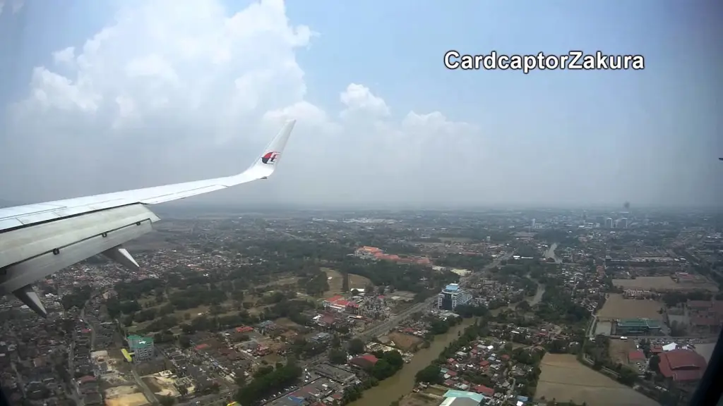 Pesawat mendarat di Bandara Alor