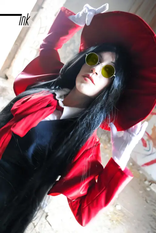 Foto seseorang yang melakukan cosplay sebagai Alucard