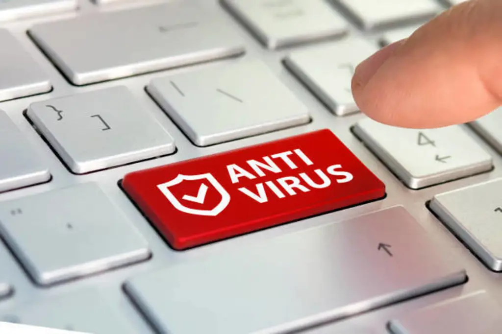 Komputer dengan perangkat lunak antivirus