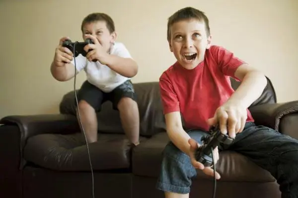 Anak-anak bermain video game