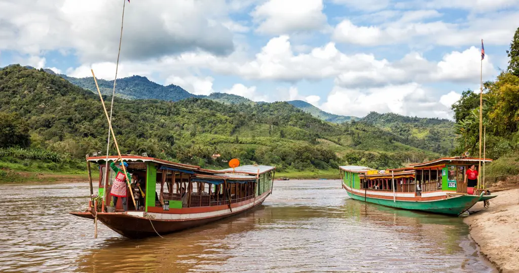 Gambar Transportasi Sungai Mekong