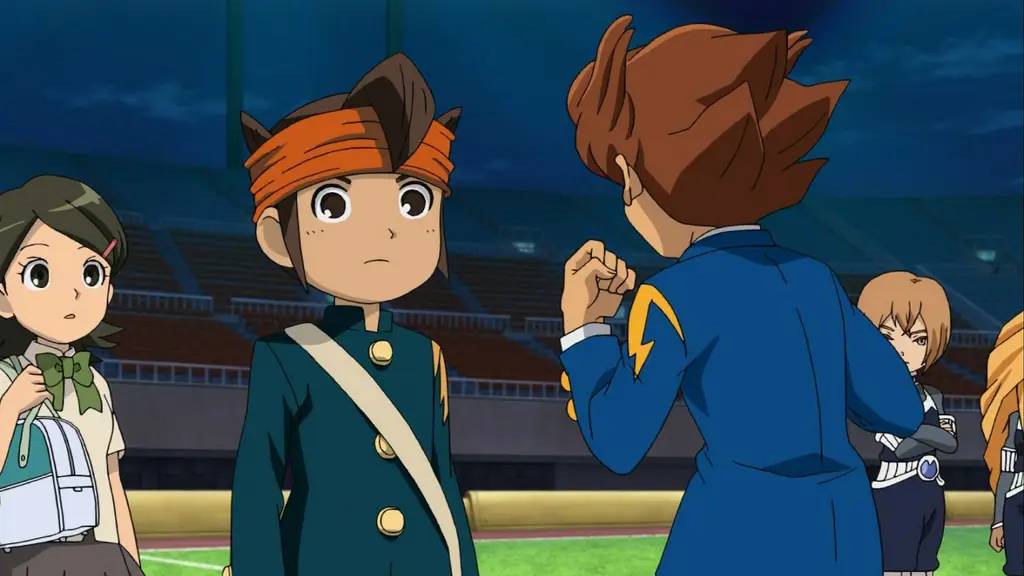 Gambar perbandingan Inazuma Eleven GO Galaxy dan Chrono Stone