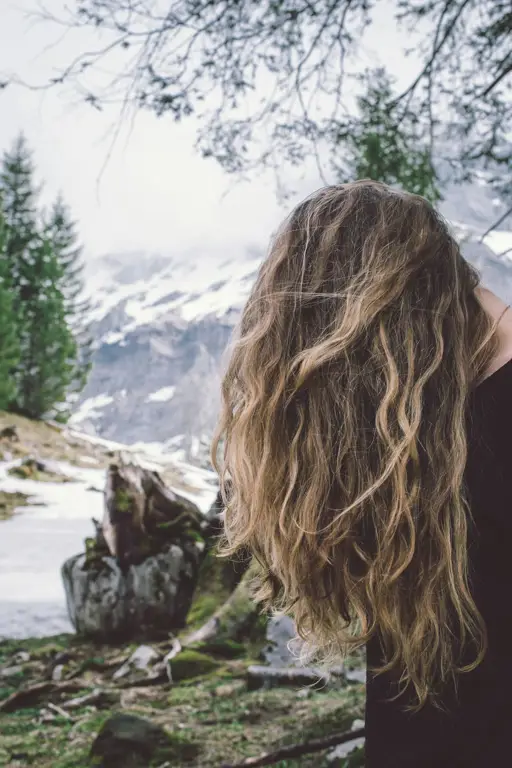 Perbandingan rambut rusak dan rambut sehat setelah bleaching