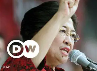 Gambar perempuan Indonesia dalam dunia politik