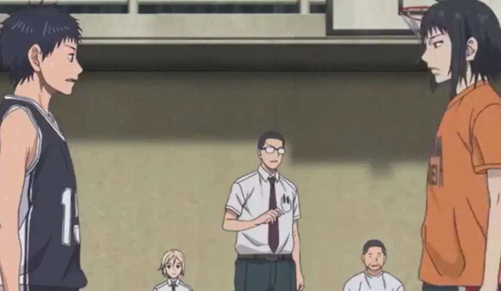 Gambar cuplikan dari episode 8 Ahiru no Sora yang menampilkan pertandingan basket yang menegangkan.