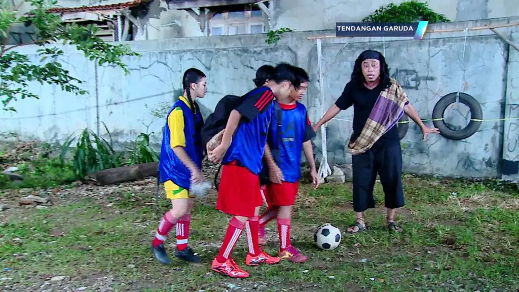 Adegan pertandingan penting dalam Tendangan Garuda episode 16