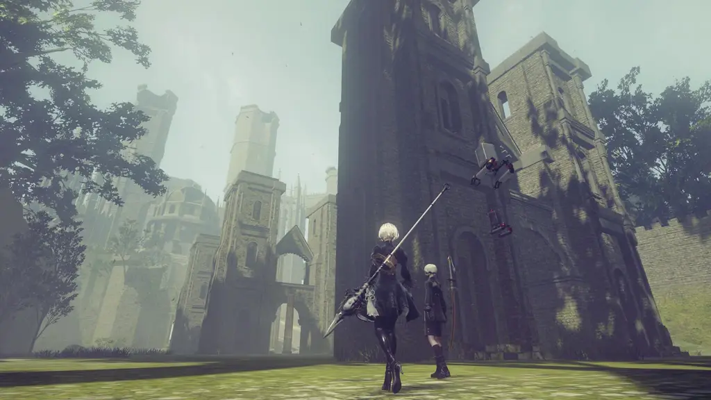 Gambar cuplikan gameplay Nier:Automata yang menampilkan pertarungan melawan mesin