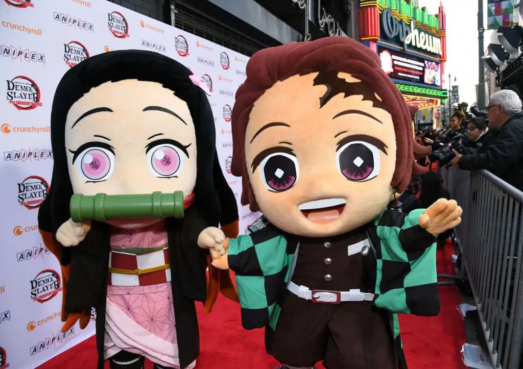 Gambar adegan pertarungan di Desa Pandai Besi Kimetsu no Yaiba Season 3