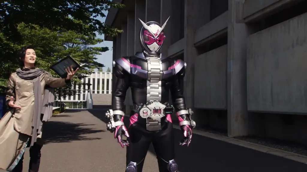 Adegan pertarungan Kamen Rider Zi-O melawan Kamen Rider Decade