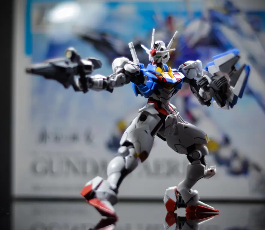 Adegan pertarungan antara Gundam Aerial dan Gundam Lfrith