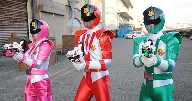 Lupinranger dan Patranger melawan monster raksasa