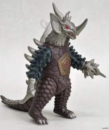 Ultraman Zero bertarung melawan monster