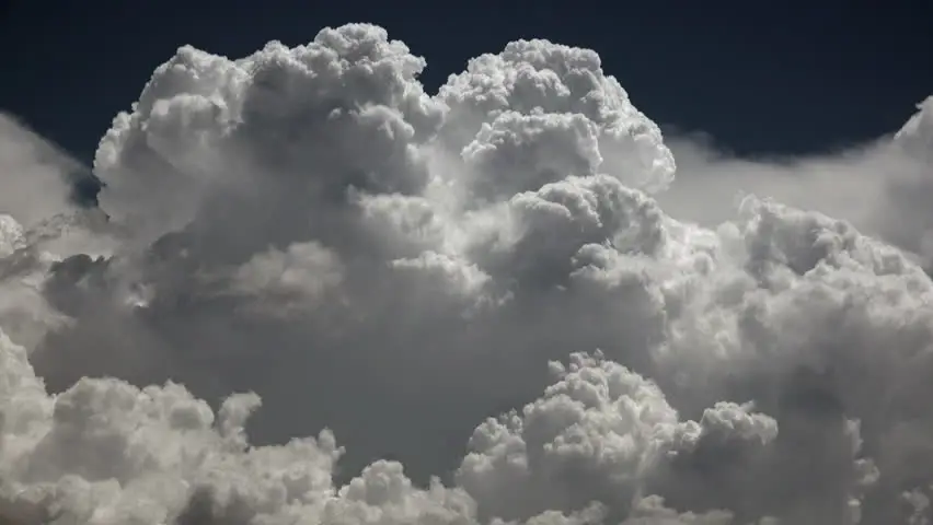 Potongan video langit biru yang berubah sepanjang waktu