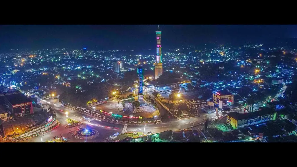 Pemandangan kota Bandar Lampung di malam hari yang indah