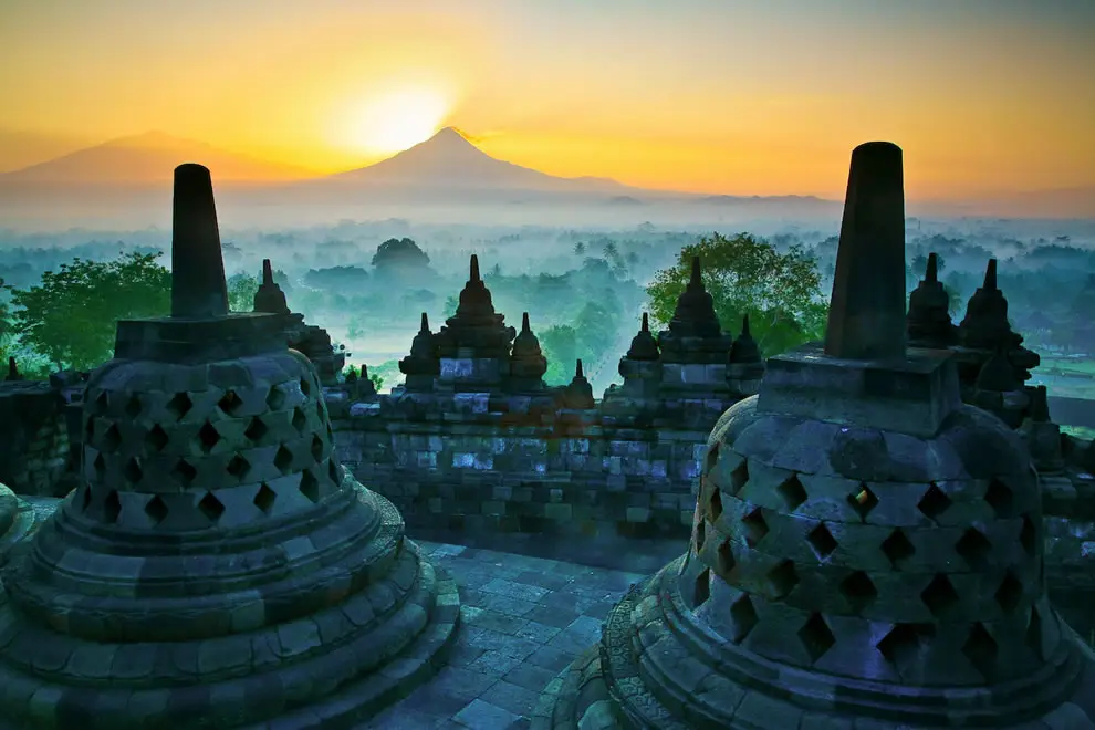 Keindahan matahari terbit di Candi Borobudur