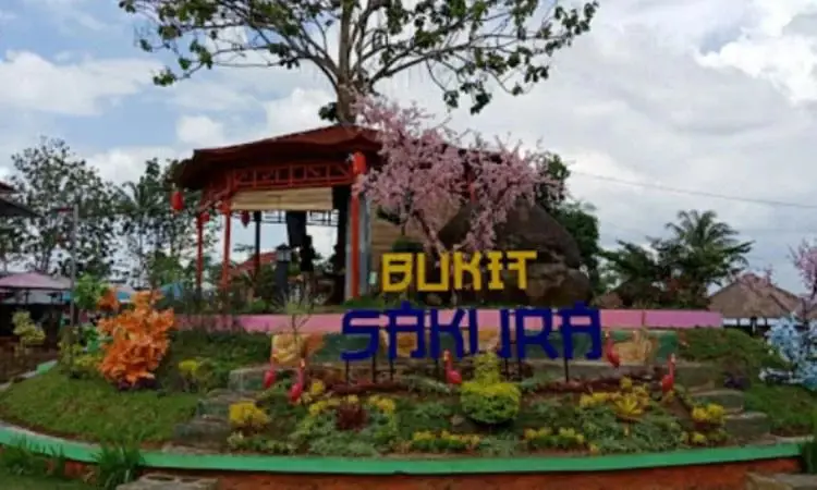 Pemandangan Eco Park Bandar Lampung di malam hari