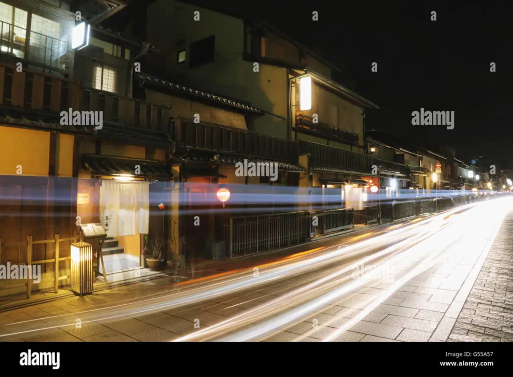 Jalanan Teramachi Kyoto di malam hari yang indah