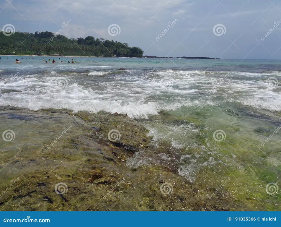 Pantai indah di Banten, Indonesia