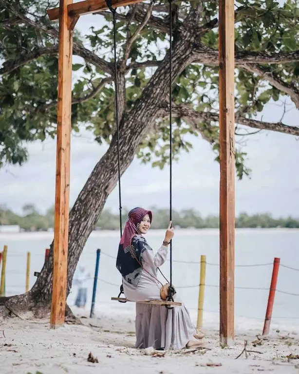 Suasana tenang di pantai Mutun Bandar Lampung