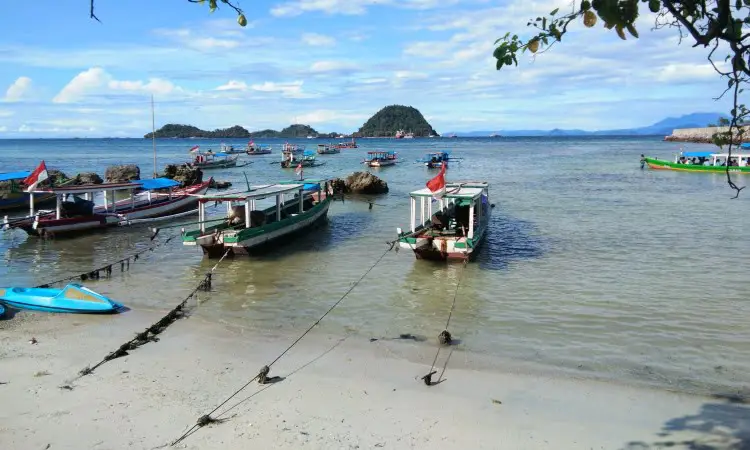 Keindahan Pantai Pasir Putih Bandar Lampung