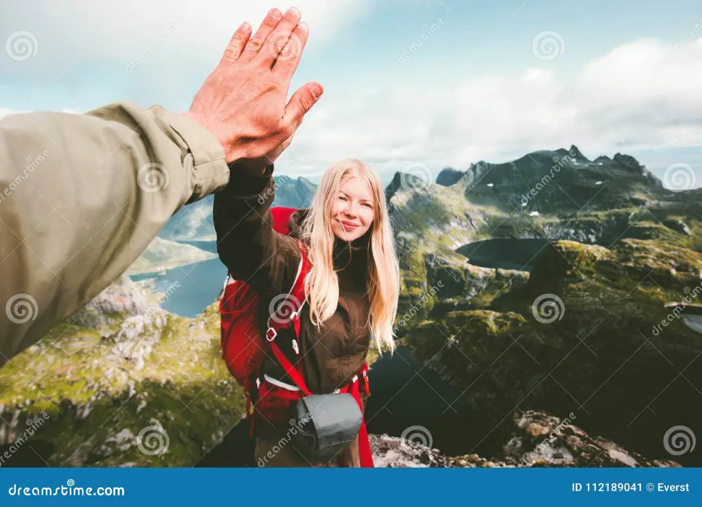 Lima sahabat mendaki gunung dalam film 5 cm