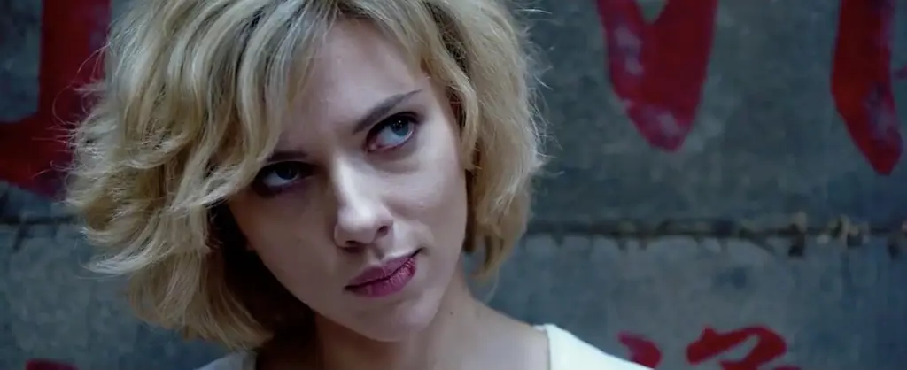 Scarlett Johansson sebagai Lucy dalam film Lucy