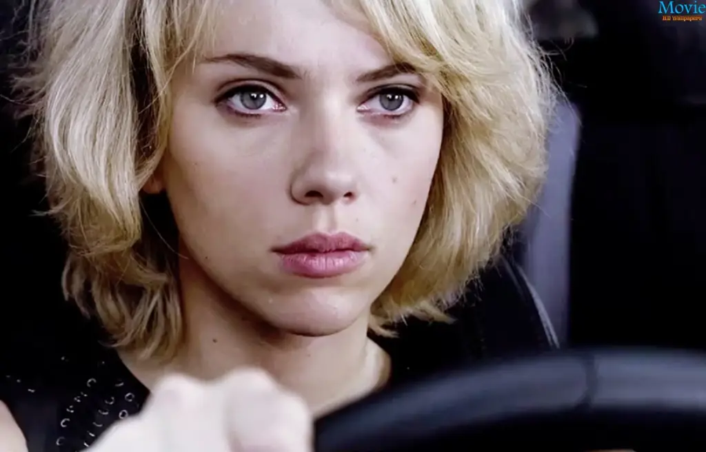 Scarlett Johansson sebagai Lucy di film Lucy