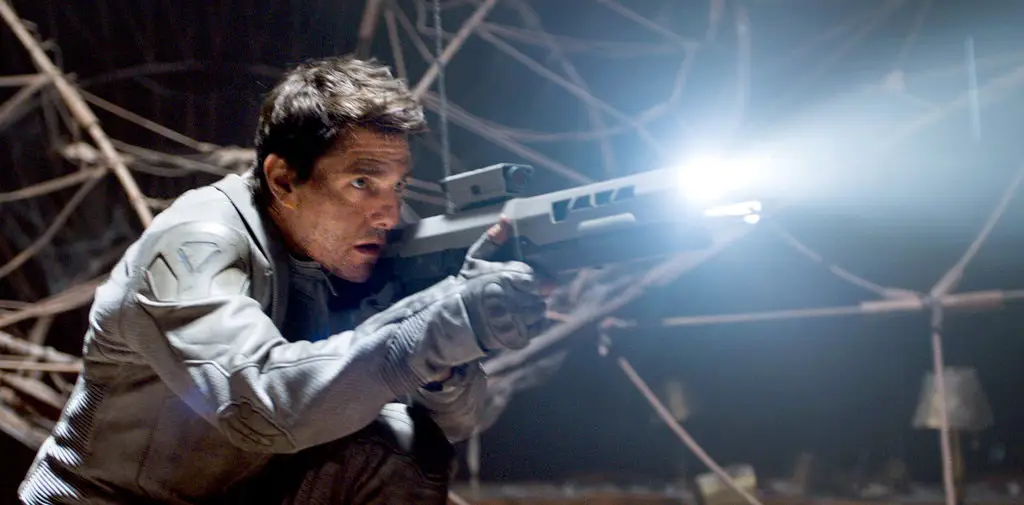 Tom Cruise dalam film Oblivion