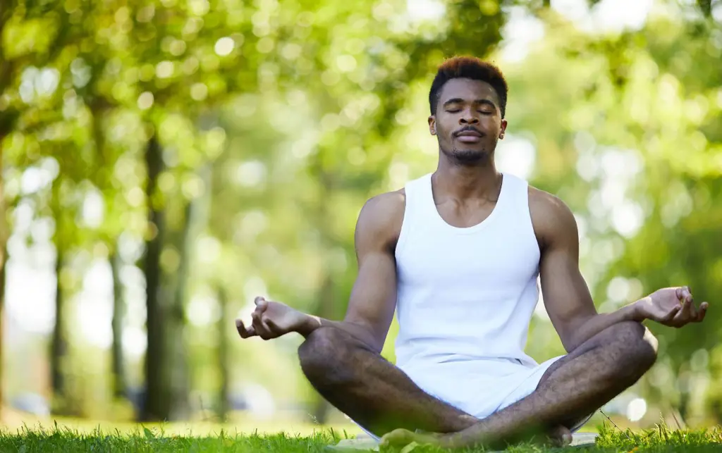 Gambar seseorang berlatih meditasi qin nan