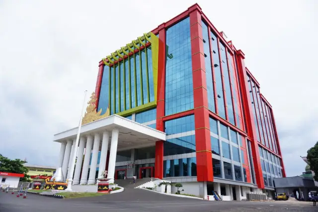 Gedung perkantoran modern di Bandar Lampung