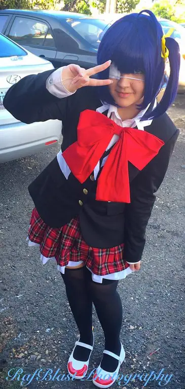 Foto cosplay Rikka Takanashi yang memukau