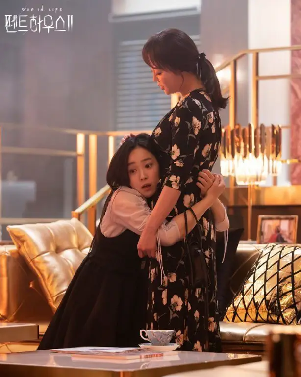 Adegan menegangkan dari drama Korea Penthouse