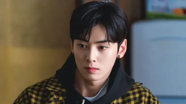 Cha Eun Woo sebagai karakter dalam drama Island