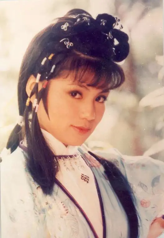 Foto Barbara Yung sebagai Huang Rong dalam serial The Legend of the Condor Heroes 1983