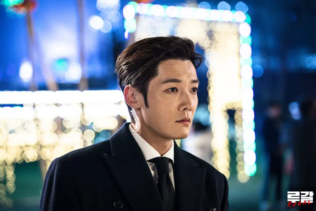 Choi Jin Hyuk sebagai Kaisar Lee Hyuk