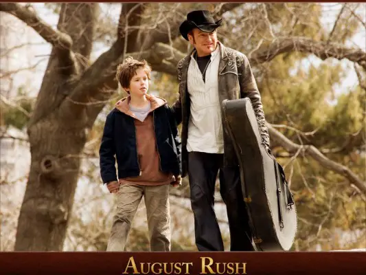 Freddie Highmore sebagai Evan Taylor di film August Rush