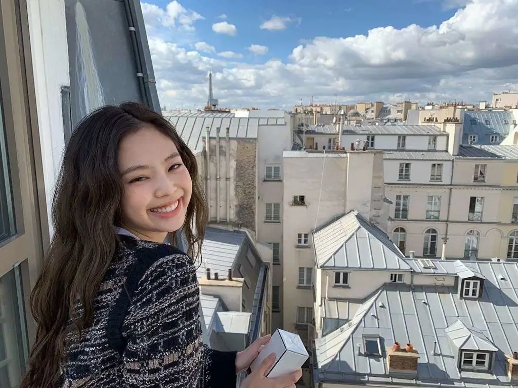 Jennie BLACKPINK dalam acara Village Survival