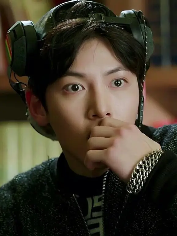 Ji Chang Wook sebagai Healer dalam drama Healer