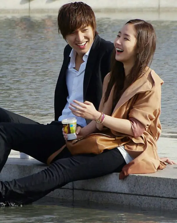 Park Min Young sebagai Kim Nana dalam City Hunter