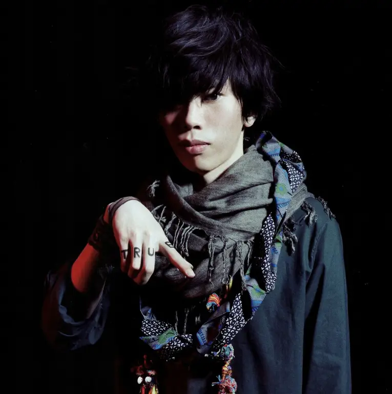 Potret Kenshi Yonezu